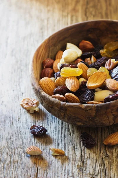 Raisins and various nuts — Stock Photo, Image