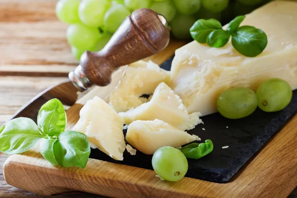 Frischer Parmesan — Stockfoto