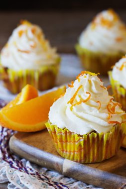 Portakal ile ev yapımı cupcakes