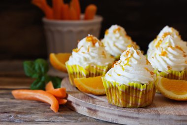 Portakal ile ev yapımı cupcakes