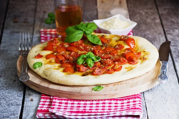 Focaccia casera recién horneada —  Fotos de Stock