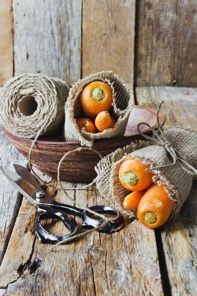 Carrots wrapped in burlap — Stock Photo, Image