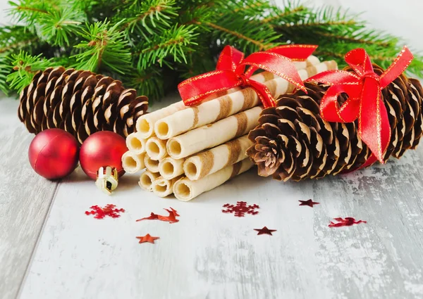 Biscotti di Natale e decorazioni natalizie — Foto Stock