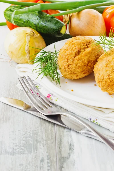 Chuletas en un plato —  Fotos de Stock