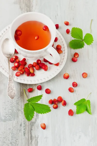 Strawberry tea — Stock Photo, Image