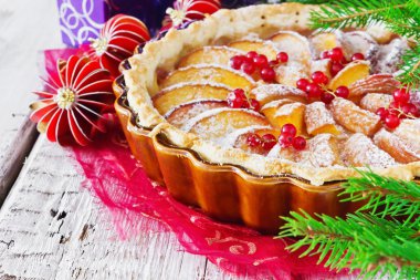 geleneksel Noel elmalı turta 