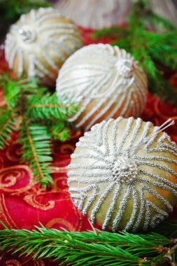 parlak Noel ağacı topları