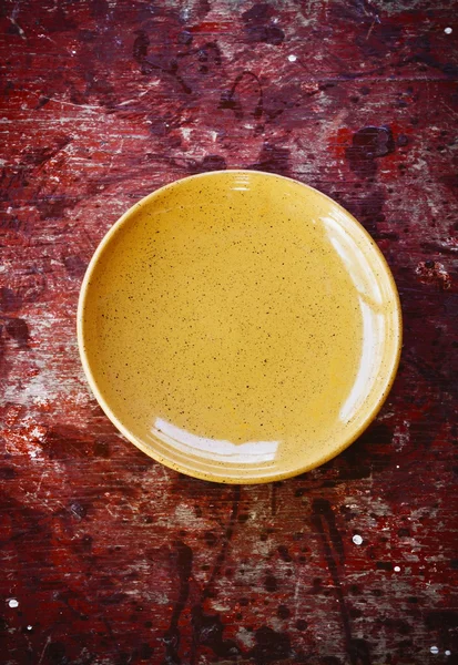 Old ceramic plate — Stock Photo, Image