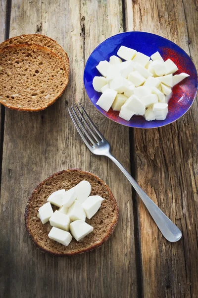 Mozzarella und Brot — Stockfoto