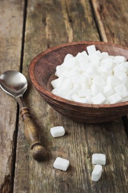 Tahta kasede beyaz şeker 