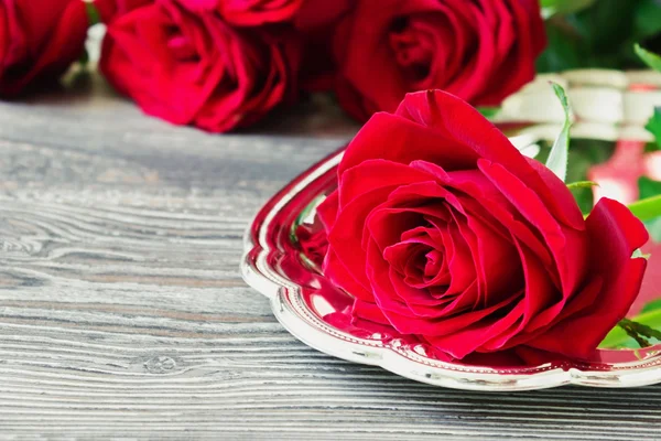 Rosas rojas frescas —  Fotos de Stock