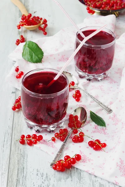 Bebida fresca de groselha vermelha — Fotografia de Stock