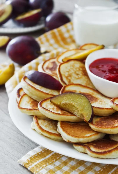 Frisch gebackene Krapfen — Stockfoto