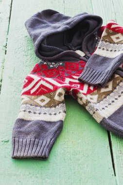 Çocuk yün kapşonlu kazak