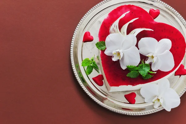 Cake in the form of heart — Stock Photo, Image