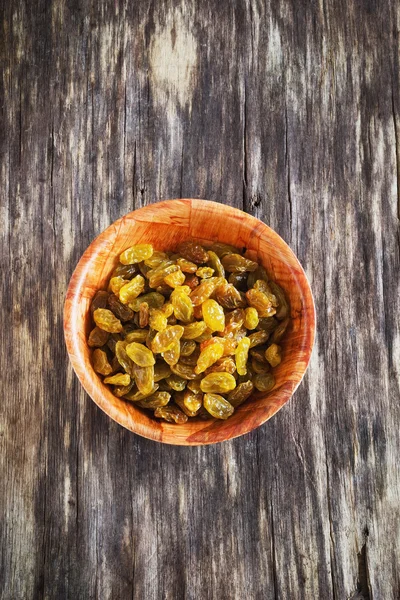 Raisins in a bowl — Stock Photo, Image