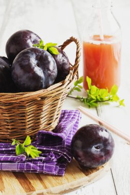 Olgun Erik ve erik suyu