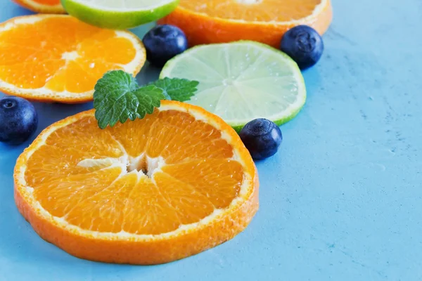 Sliced citrus fruit — Stock Photo, Image