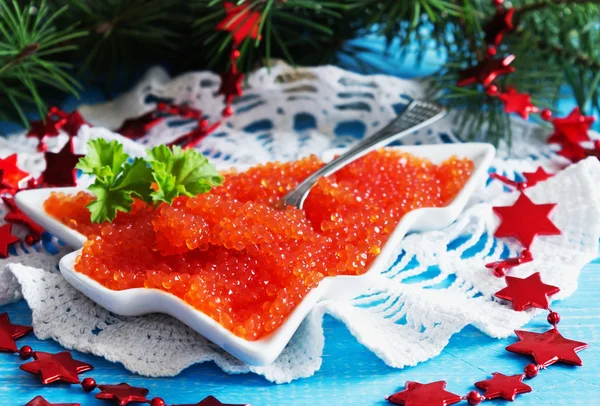 Caviale rosso sulla tavola di Natale — Foto Stock