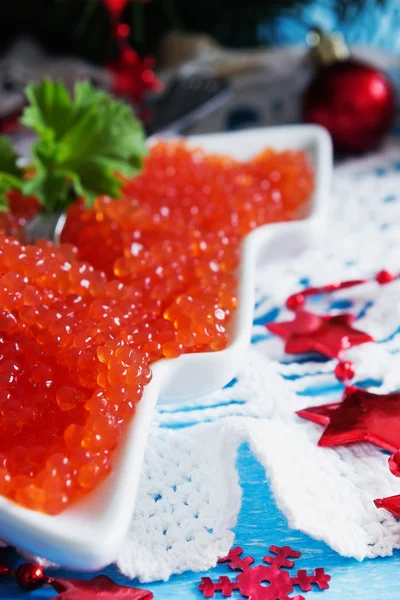 Caviar rouge sur la table de Noël — Photo