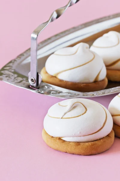 Marshmallows and cookies — Stock Photo, Image