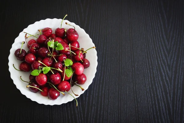 Cerezas dulces maduras —  Fotos de Stock