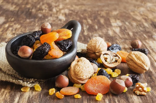Různé sušené ovoce a ořechy — Stock fotografie