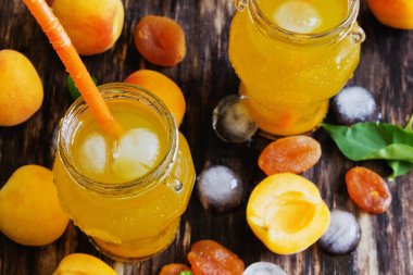 Kayısı suyu küçük kavanoz