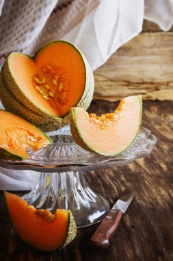 olgunlaşmış kavun dilimleri 