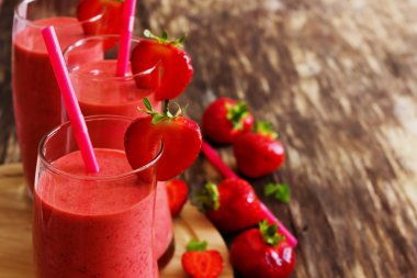 bardak çilek smoothie