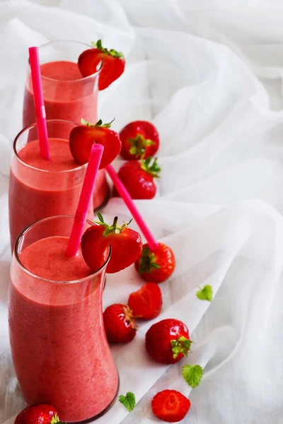 Glas strawberry smoothie — Stockfoto