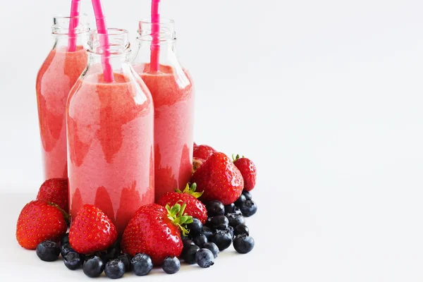 Strawberry smoothie in a bottle — Stock Photo, Image