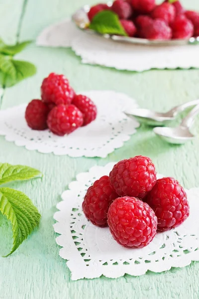 Rijpe frambozen Valentijn — Stockfoto