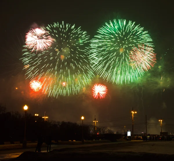 Tűzijáték a Veréb-hegy. Oroszország, moszkvai Lomonoszov Moszkvai Állami Egyetem. — Stock Fotó