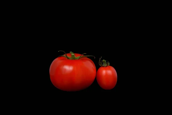 Grosse Tomate Tomate Cerise Sur Fond Noir — Photo