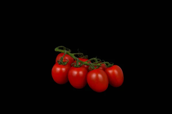Sete Tomates Cereja Maduros Ramos Fundo Preto — Fotografia de Stock