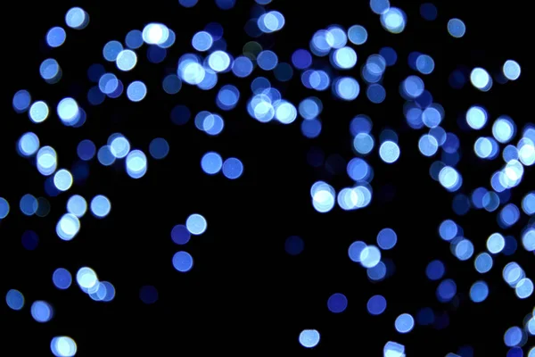 Defokussiert Bokeh Weihnachten Kalte Blaue Kleine Lichter Auf Schwarzem Hintergrund — Stockfoto