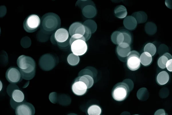 Defokussiert Bokeh Weihnachten Große Grüne Lichter Auf Schwarzem Hintergrund Verschwommene — Stockfoto