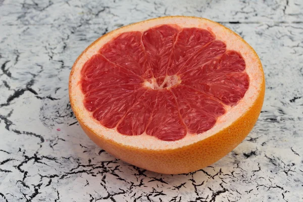 Hälften av färsk grapefrukt — Stockfoto