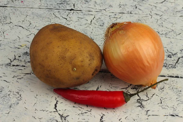 Batatas, cebolas e pimentos — Fotografia de Stock