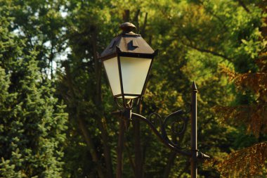 Sokakta özgün fener