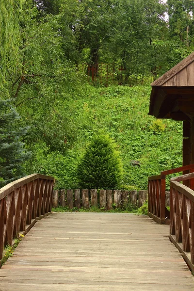 Pequena ponte de madeira — Fotografia de Stock