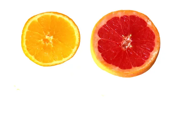 Dos rebanadas de naranja y pomelo —  Fotos de Stock