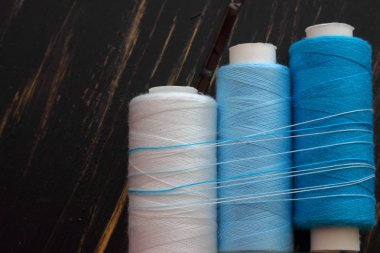 iş parçacığının üç makaralar