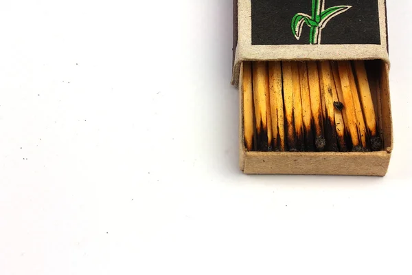 Brända tändstickor i en låda — Stockfoto