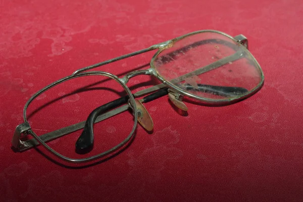 Old broken glasses — Stock Photo, Image