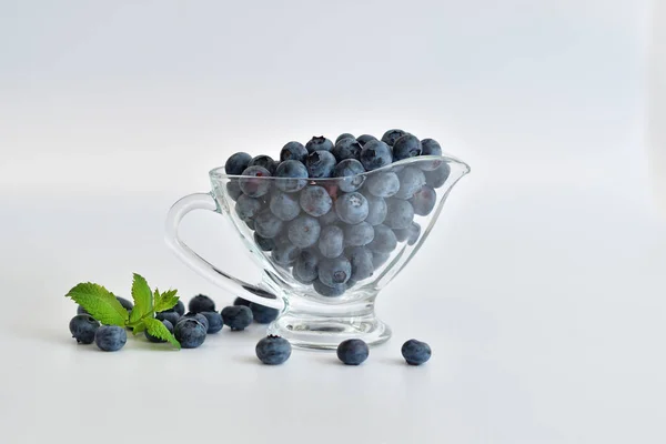 Fresh Blueberries Mint Leaves Freshly Picked Blueberries Glass White Background — Stock Photo, Image