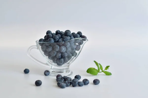 Fresh Blueberries Mint Leaves Freshly Picked Blueberries Glass White Background — Stock Photo, Image