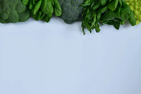 Verschillende Soorten Kool Spinazie Geïsoleerd Witte Achtergrond Verse Biologische Rauwe — Stockfoto
