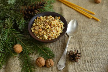 Geleneksel Ukrayna yemeği kutya. Belarus, Ukrayna ve Polonya 'da geleneksel Noel arifesi yemekleri. Noel lapası kutya.